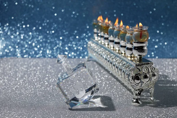 Jüdischer Feiertag Chanukka Hintergrund Mit Ölmenora Und Dreidel Mit Buchstaben — Stockfoto