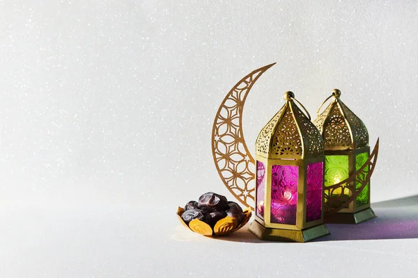 Muselman Helig Månad Ramadan Kareem Ornamental Arabisk Lykta Med Brinnande — Stockfoto