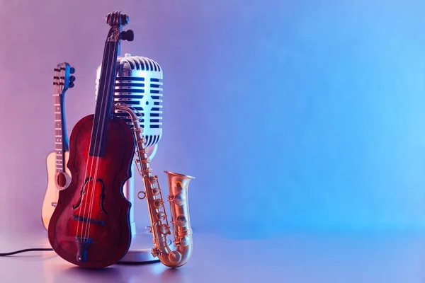 Internationale Jazz Dag Wereld Muziek Dag Achtergrond Muziekinstrumenten Blauwe Achtergrond — Stockfoto
