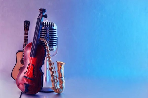 Internationale Jazz Dag Wereld Muziek Dag Achtergrond Muziekinstrumenten Blauwe Achtergrond — Stockfoto