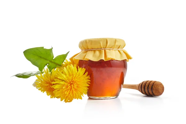 白い背景に孤立した新鮮な花と瓶の中のタンポポの蜂蜜やジャム — ストック写真