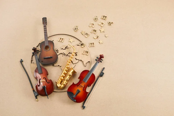 Gelukkige Wereld Muziekdag Muziekinstrumenten Met Een Globe Achtergrond — Stockfoto