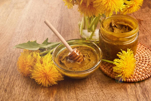 Honing Jam Van Paardebloemen Pot Met Verse Bloemen — Stockfoto