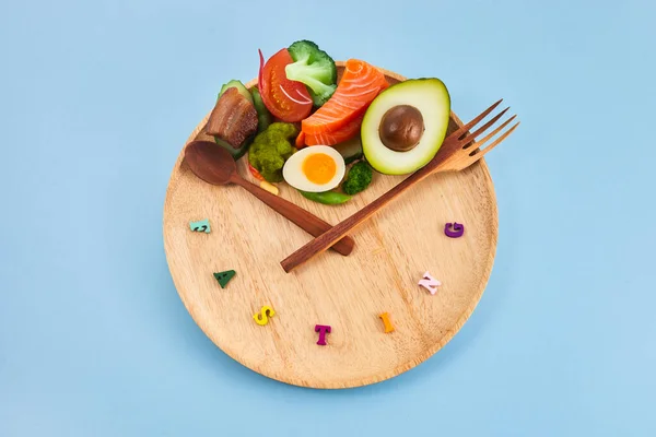 断断续续的禁食健康早餐 饮食食物的概念 有机食品 脂肪流失概念 图库照片