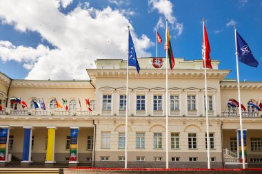 Vilnius 'ta yapılan Nato zirvesi 2023' te Ukrayna NATO bayrağı asıldı. Vilnius, Litvanya Temmuz 09 2023.