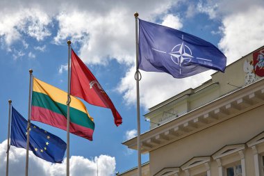 Vilnius 'ta yapılan Nato zirvesi 2023' te Ukrayna NATO bayrağı asıldı. Vilnius, Litvanya Temmuz 09 2023.