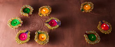 Mutlu Diwali 'de Burning diya, Hindistan Işık Festivali için arka plan.