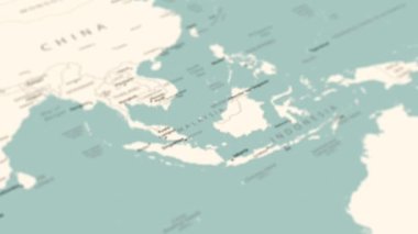Dünya haritasında Malezya. Pürüzsüz harita dönüşü. 4K canlandırması.