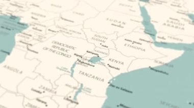 Dünya haritasında Uganda. Pürüzsüz harita dönüşü. 4K canlandırması.