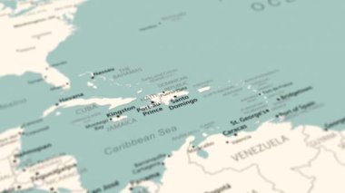 Dünya haritasında Dominik Cumhuriyeti. Pürüzsüz harita dönüşü. 4K canlandırması.
