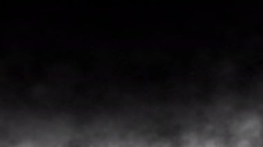 Siyah arka planda beyaz duman yüzüyor. Sis etkisi. 4k animasyon