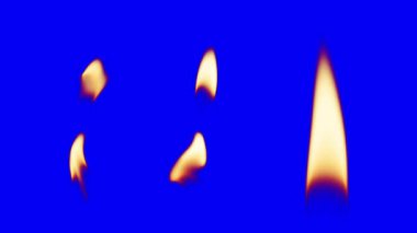 Mavi arka planda izole edilmiş yanan mumlar dizisi. Kusursuz animasyon.