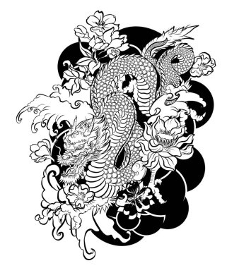 Elle çizilmiş ejderha dövmesi, boyama kitabı Japon stili. Dövme için eski Japon ejderhası. Tişört için arka planda Çin ejderhası çiziminin sembolü. Geleneksel Asya dövmesi Eski ejderha vektörü.