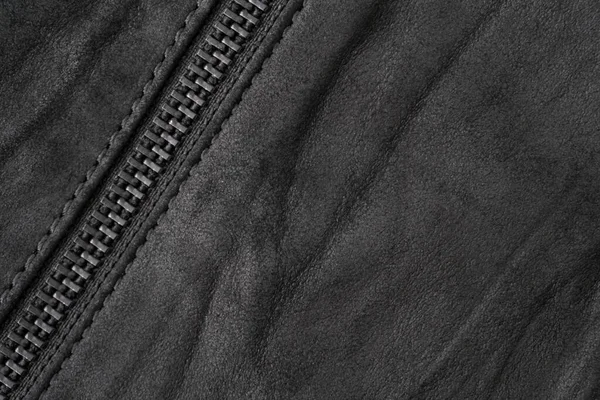 Zerknittertes Schwarzes Wildleder Strukturiert Horizontal Hintergrund Mit Schwarzem Metall Reißverschluss — Stockfoto