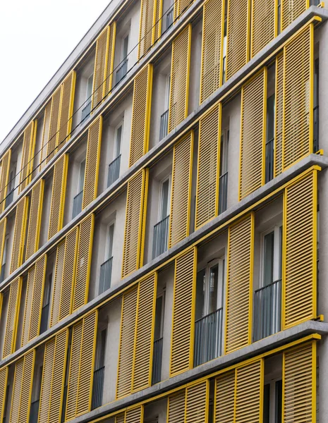 Windows Building Yellow Shutters Old Center Budapest Hungary — 스톡 사진