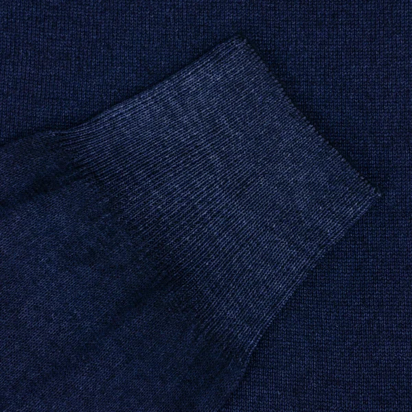Синяя Шерстяная Пуловер Рукав Вблизи Заднего Плана — стоковое фото