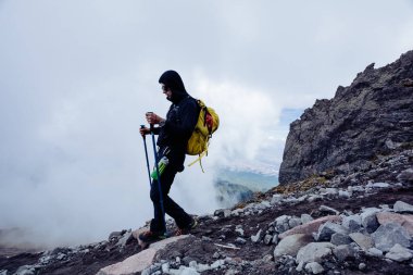 İnsan La Malinche dağından iner.