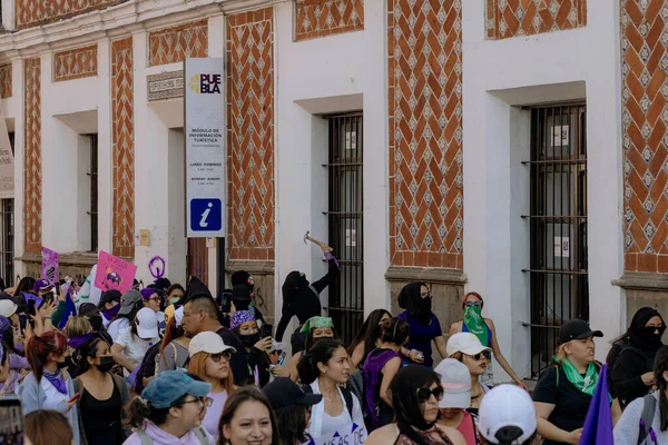 Kadın Hakları Yürüyüşü Sırasında Puebla Sokaklarında Protestolar Cinsiyet Şiddetine Karşı — Stok fotoğraf