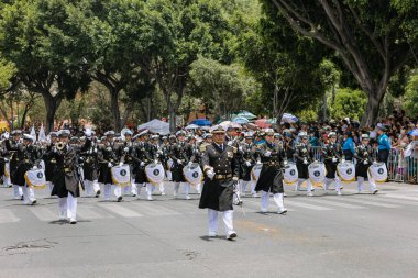 Puebla, Meksika; 5 Mayıs 2023: Meksika askerleri Puebla eyaletindeki 5 Mayıs muharebesinin yıldönümünde sivil geçit töreninde yürüdüler