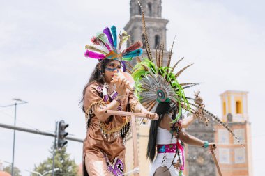 5 Mayıs muharebesinin yeniden canlandırılması, öğrenciler Puebla eyaletindeki 5 Mayıs muharebesinin yıldönümünde sivil geçit töreninde yürüdüler.