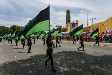 5 Mayıs muharebesinin yeniden canlandırılması, öğrenciler Puebla eyaletindeki 5 Mayıs muharebesinin yıldönümünde sivil geçit töreninde yürüdüler.