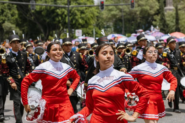 stock image Students parade in representation of the battle of May 5, march in the civic parade on the anniversary of the battle of May 5 in the state of Puebla