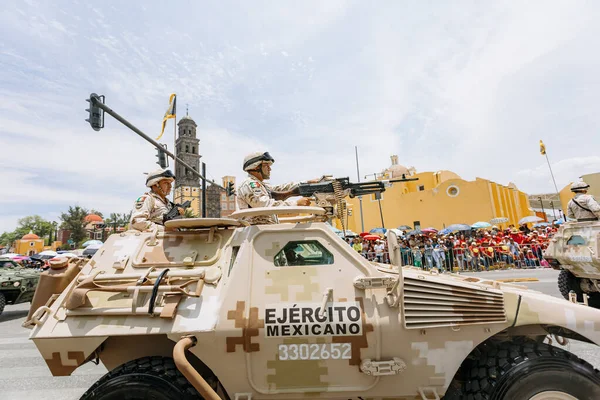Puebla México Mayo 2023 Soldados Mexicanos Marchan Desfile Cívico Aniversario —  Fotos de Stock