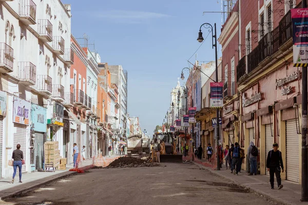 Trabajadores Construcción Trabajan Para Reparar Una Calle Centro Histórico Puebla — Foto de Stock