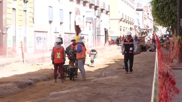 Trabalhadores Construção Civil Trabalham Para Reparar Uma Rua Centro Histórico — Vídeo de Stock