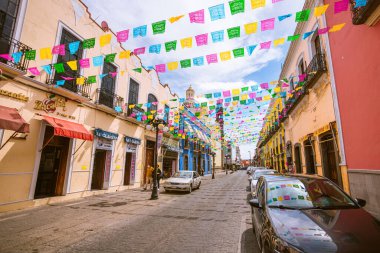 Kartagena Kolombiya 'daki renkli caddeler ve renkli binalar