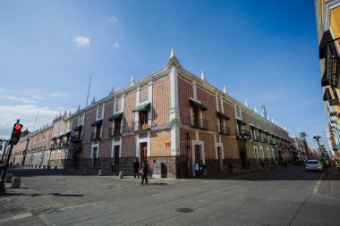 Parco 'da sömürge binaları ve caddesi olan eski bir koloni binası.