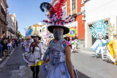 Meksika karnavalı, Meksikalı dansçılar Meksika 'da tipik parlak Meksikalı kostümleriyle 