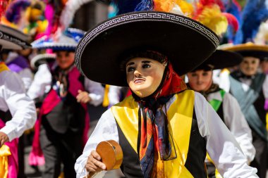 Meksika karnavalı, Meksikalı dansçılar Meksika 'da tipik parlak Meksikalı kostümleriyle 