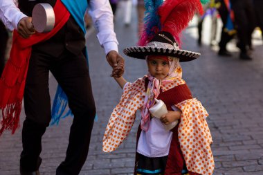 Meksika karnavalı, Meksikalı dansçılar Meksika 'da tipik parlak Meksikalı kostümleriyle 