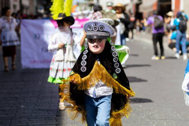 Meksika karnavalı, Meksikalı dansçılar Meksika 'da tipik parlak Meksikalı kostümleriyle 