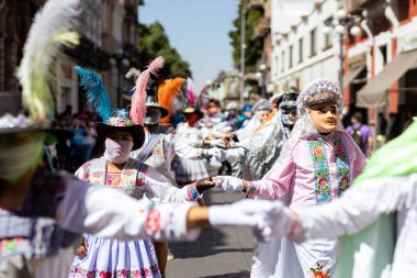 Meksika karnavalı, Meksikalı dansçılar Meksika 'da tipik parlak Meksikalı kostümleriyle 