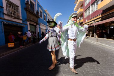 Meksika karnavalı, Meksikalı dansçılar Meksika 'da tipik parlak Meksikalı kostümleriyle 