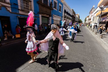 Meksika karnavalı, Meksikalı dansçılar Meksika 'da tipik parlak Meksikalı kostümleriyle 