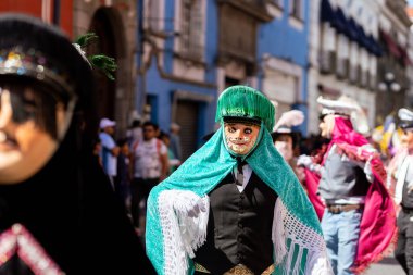 Meksika karnavalı, Meksikalı dansçılar Meksika 'da tipik parlak Meksikalı kostümleriyle 