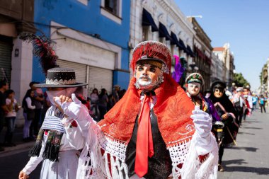 Meksika karnavalı, Meksikalı dansçılar Meksika 'da tipik parlak Meksikalı kostümleriyle 