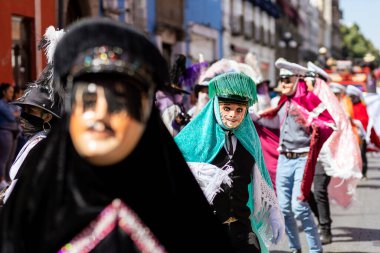 Meksika karnavalı, Meksikalı dansçılar Meksika 'da tipik parlak Meksikalı kostümleriyle 