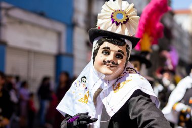 Meksika karnavalı, Meksikalı dansçılar Meksika 'da tipik parlak Meksikalı kostümleriyle 