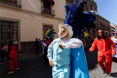 Meksika karnavalı, Meksikalı dansçılar Meksika 'da tipik parlak Meksikalı kostümleriyle 