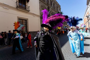 Meksika karnavalı, Meksikalı dansçılar Meksika 'da tipik parlak Meksikalı kostümleriyle 