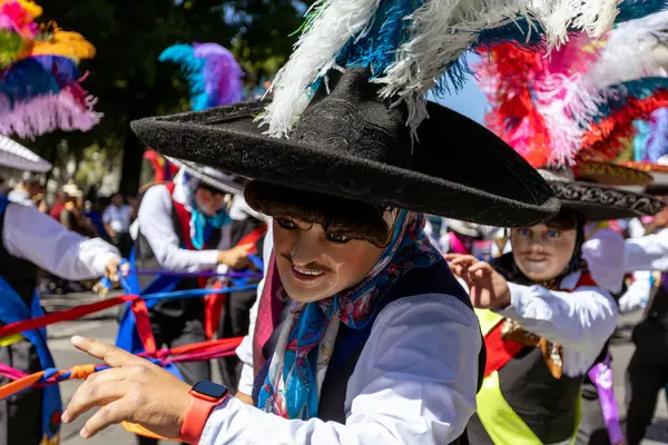 Meksika karnavalı, Meksikalı dansçılar Meksika 'da tipik parlak Meksikalı kostümleriyle 