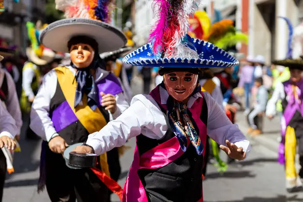 Meksika karnavalı, Meksikalı dansçılar Meksika 'da tipik parlak Meksikalı kostümleriyle 
