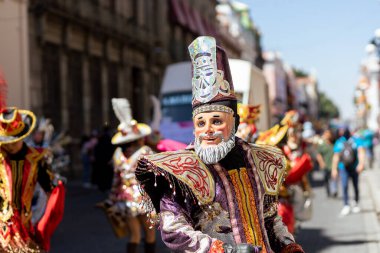 Meksika karnavalı, Meksikalı dansçılar Meksika 'da tipik parlak Meksikalı kostümleriyle 