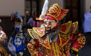 Meksika karnavalı, Meksikalı dansçılar Meksika 'da tipik parlak Meksikalı kostümleriyle 