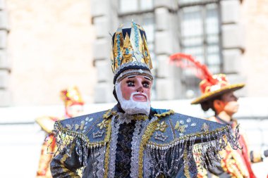 Meksika karnavalı, Meksikalı dansçılar Meksika 'da tipik parlak Meksikalı kostümleriyle 