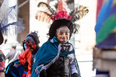 Meksika karnavalı, Meksikalı dansçılar Meksika 'da tipik parlak Meksikalı kostümleriyle 